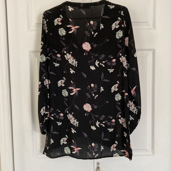 Black floral flowy top - Picture 3 of 5